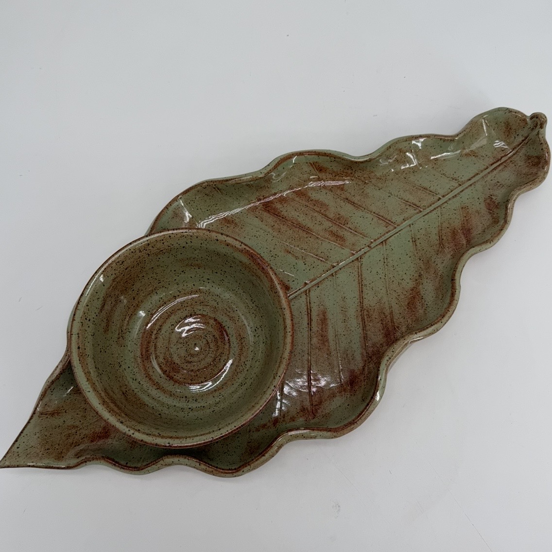 Big Leaf Tray and Condiment bowl carol lammon, tray, pottery, ceramic, clay, platter, brown, green, bowl 