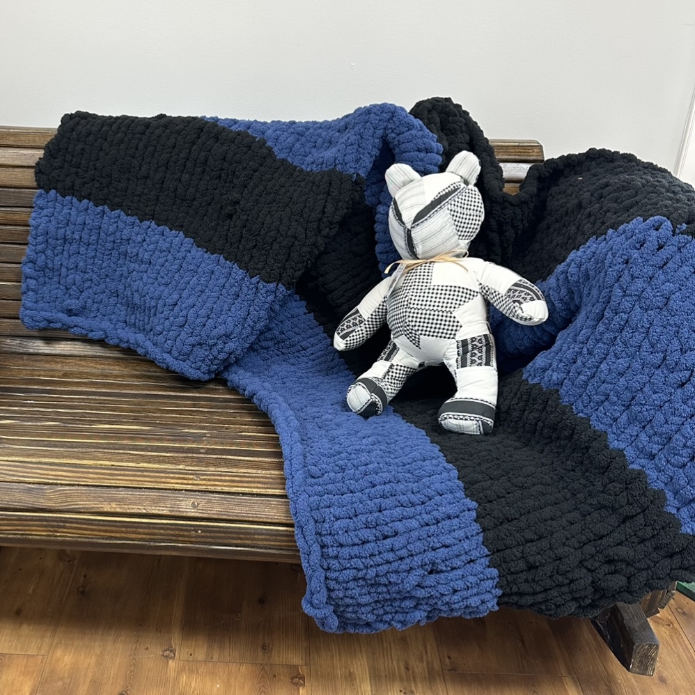 Black & Blue Extra Chunky Blanket Tori Dale, Chunky Quilt, crochet, black belt treasures, 