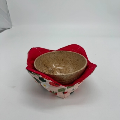 Bowl Cozy- Strawberry Fabric Brenda Rogers, bowl, bowl cozy, soup bowl cozy, red, pink, strawberries