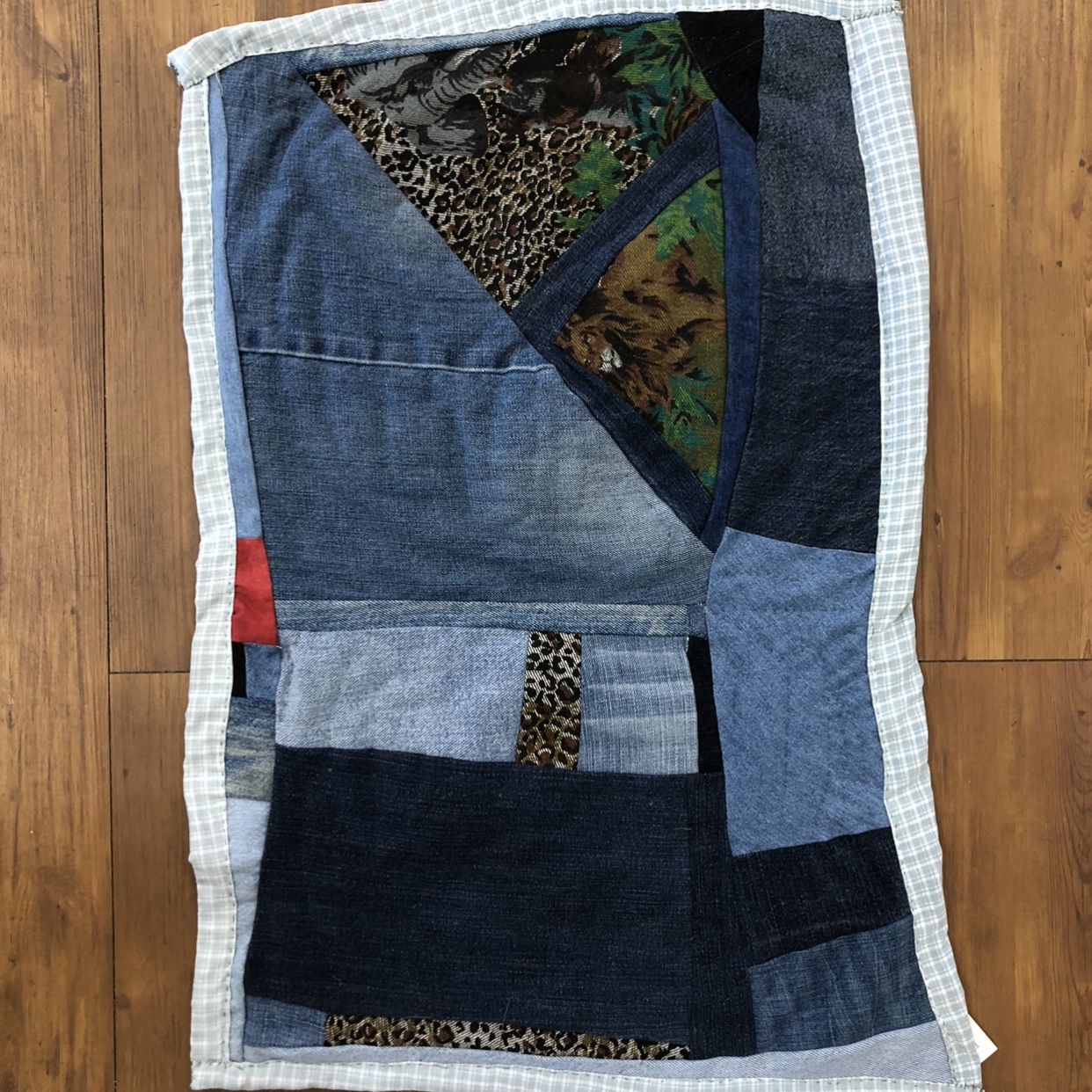Zoo PickQuilted Table Topper 
